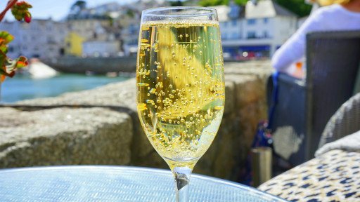 The Ultimate Guide to Choosing the Best Sparkling Wine for Every Occasion